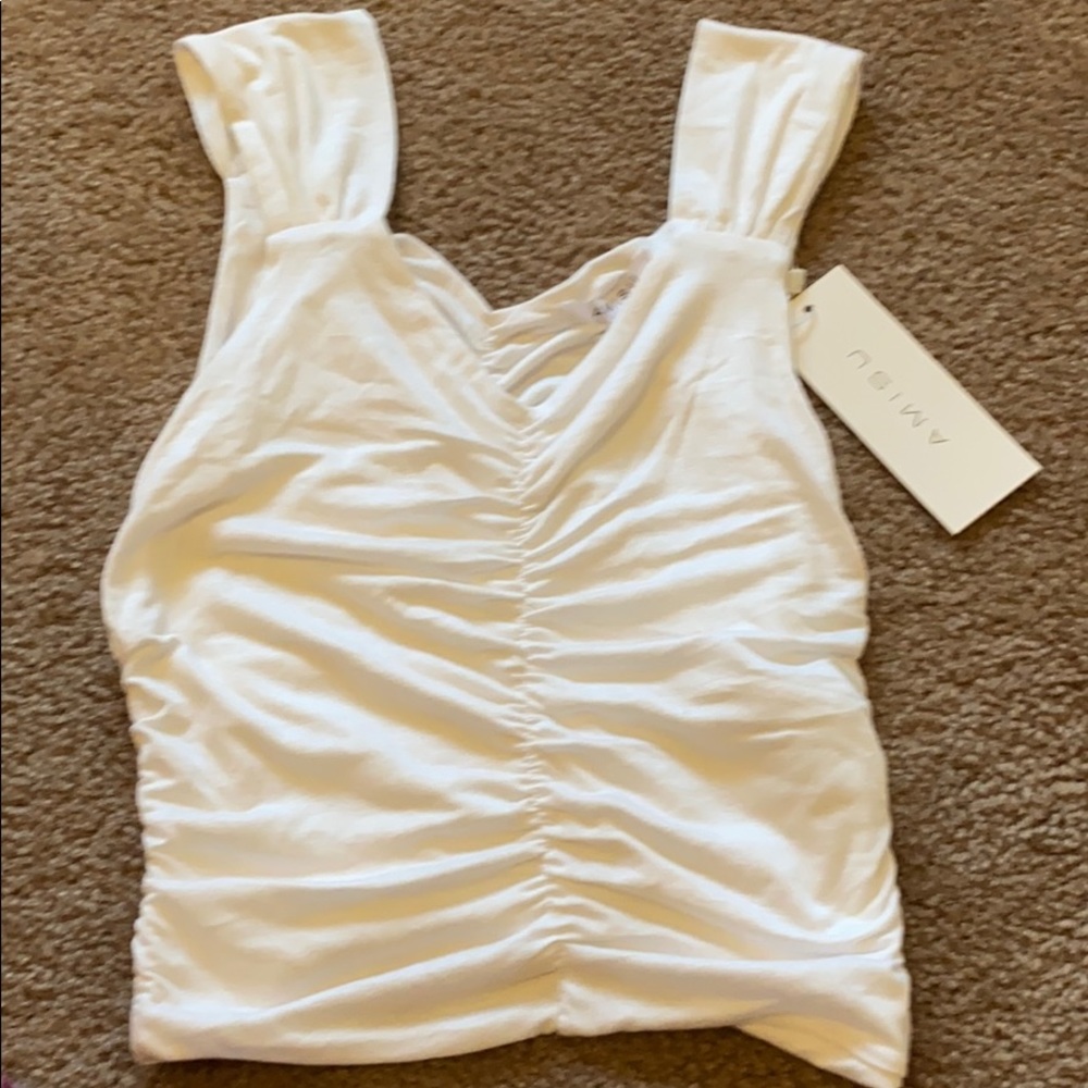 Super cute whit crop top stretchy fabric